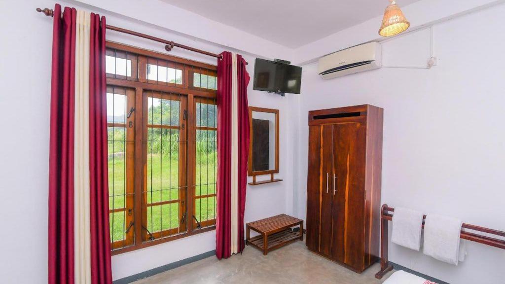 Sky Beam Hotel Kandy Room photo
