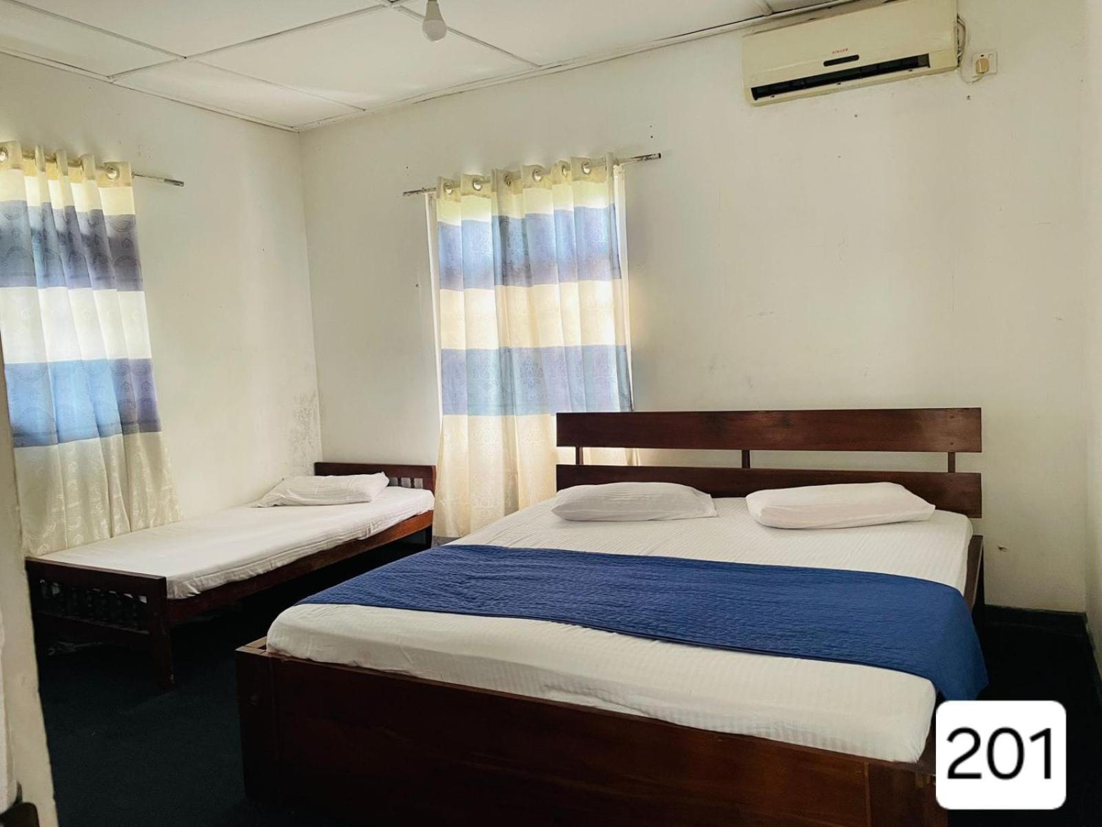 Sky Beam Hotel Kandy Room photo